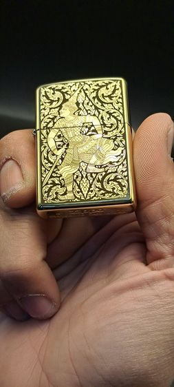 ไฟแช็คซิปโป้ สีทองเงา คัสต้อมแกะลายพระลักษณ์  1ด้าน รูปที่ 5