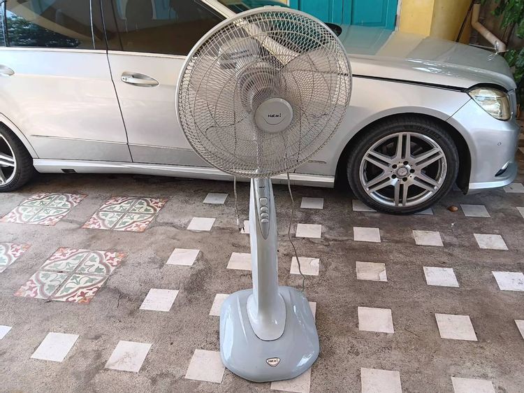 HATARI พัดลมตั้งพื้น รุ่น HA-P18M1 18นิ้ว ซื้อมาไม่ค่อยได้ใช้ สภาพเหมือนใหม่ เจ้าของขายเอง ราคา 1,500 บ. ไม่รวมส่ง T.081-7545943
