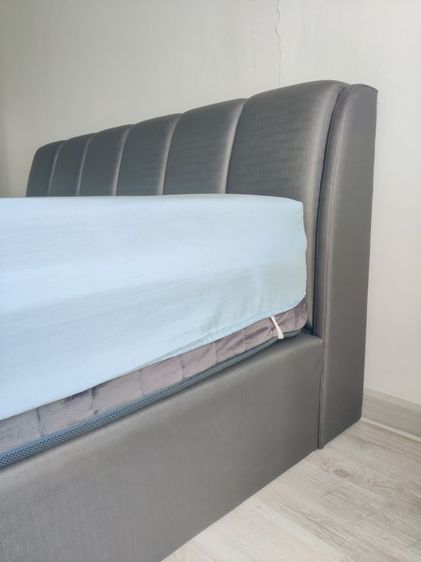 เตียงนอนสภาพมือหนึ่ง ฐานและหัวเตียง แยกได้เป็น 3 ชิ้น รูปที่ 3