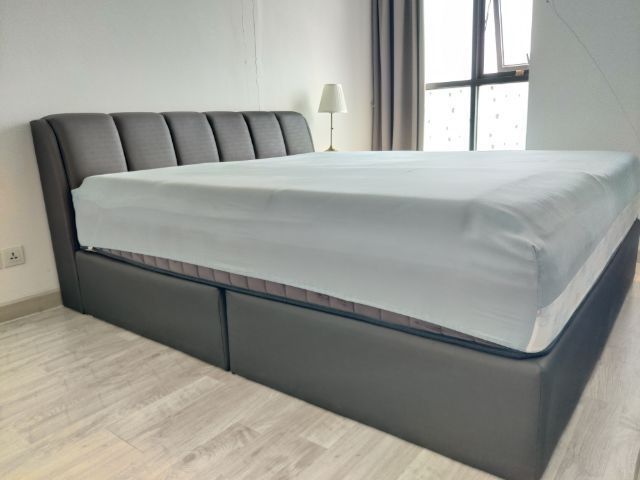 คิง เตียงนอนสภาพมือหนึ่ง ฐานและหัวเตียง แยกได้เป็น 3 ชิ้น