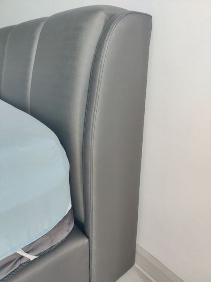 เตียงนอนสภาพมือหนึ่ง ฐานและหัวเตียง แยกได้เป็น 3 ชิ้น รูปที่ 4