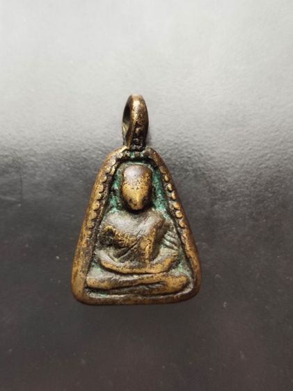 เหรียญจอบหลวงพ่อเงิน วัดบางคลาน พิมพ์จอบใหญ่ 