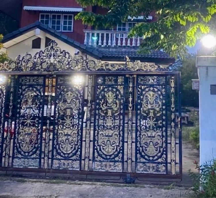 ประตูอัลลอยด์เก่า ขนาด 4.6x2.15 เมตร