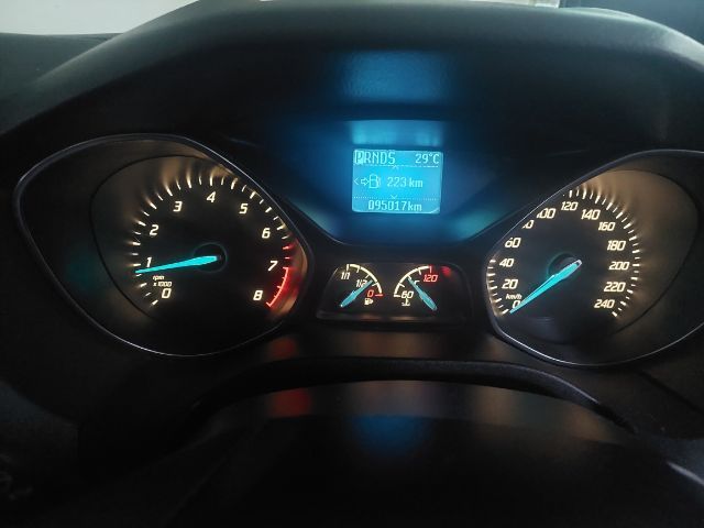 Ford Focus 2013 1.6 Trend Sedan เบนซิน เกียร์อัตโนมัติ ขาว รูปที่ 3