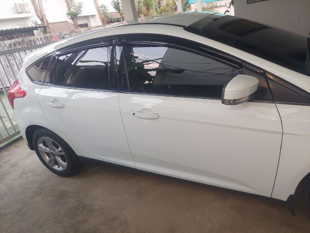 Ford Focus 2013 1.6 Trend Sedan เบนซิน เกียร์อัตโนมัติ ขาว รูปที่ 4