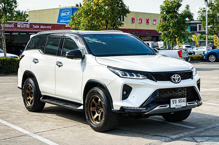 Toyota Fortuner 2021 2.4 Legender Utility-car ดีเซล ไม่ติดแก๊ส เกียร์อัตโนมัติ ขาว รูปที่ 3