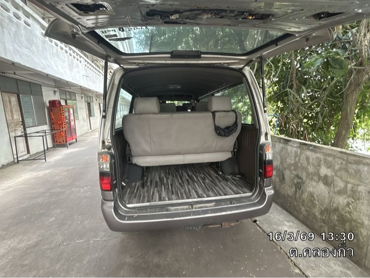Toyota Hiace 2003 2.5 Van เบนซิน ไม่ติดแก๊ส เกียร์ธรรมดา น้ำตาล รูปที่ 4