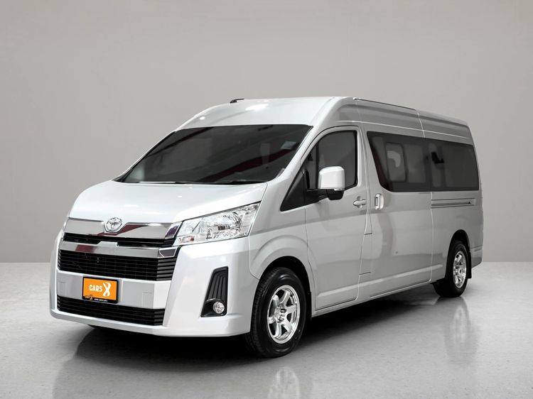 รถ Toyota Commuter 2.8 สี บรอนซ์เงิน