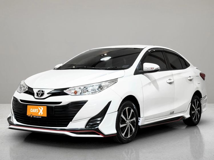 รถ Toyota Yaris ATIV 1.2 E สี ขาว