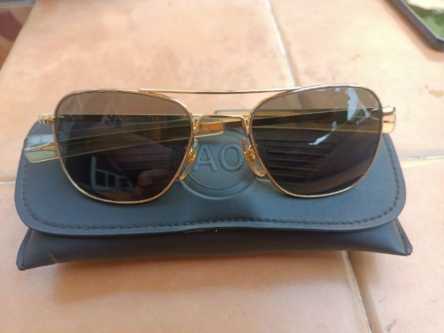 Vintage AO American Optical 23 K. PILOT SPORT Size 20 52 Usa.made 1970 ตัวเก่า เลนส์เขียวใสเดิม กรอบทองสวยมาก พร้อมซองเดิม สภาพกิ้บ หายากมาก รูปที่ 2