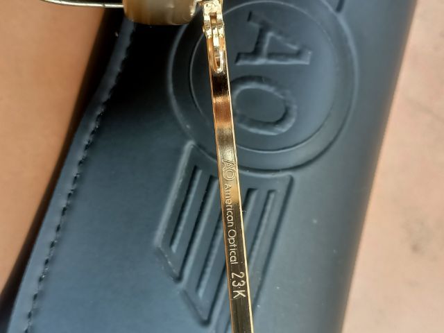 Vintage AO American Optical 23 K. PILOT SPORT Size 20 52 Usa.made 1970 ตัวเก่า เลนส์เขียวใสเดิม กรอบทองสวยมาก พร้อมซองเดิม สภาพกิ้บ หายากมาก รูปที่ 9