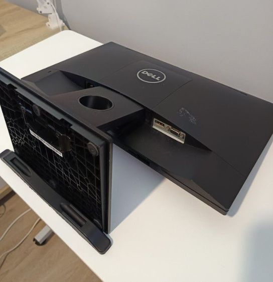 มีนะคะ ขายจอคอม มือสอง  LED 19” DELL รุ่น E1916H 
ใช้งานได้ปกติ เจ้าของขายเองค่ะ 

 รูปที่ 5