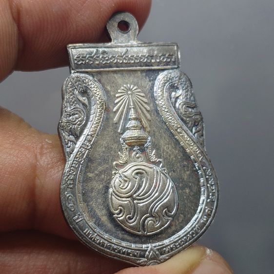 เหรียญพระไพรีพินาศ ภปร เนื้อเงิน ที่ระลึกครบ 50ปี แห่งการทรงพระผนวช ในหลวง รัชกาลที่ 9 วัดบวรนิเวศวิหาร พ.ศ.2549 สภาพสวย ผิวเดิม พร้อมกล่องช รูปที่ 6