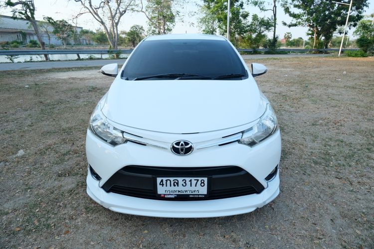 Toyota Vios 2015 1.5 E Sedan เบนซิน ไม่ติดแก๊ส เกียร์อัตโนมัติ ขาว รูปที่ 2