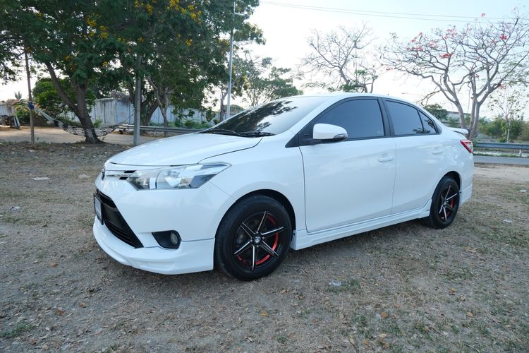Toyota Vios 2015 1.5 E Sedan เบนซิน ไม่ติดแก๊ส เกียร์อัตโนมัติ ขาว รูปที่ 3