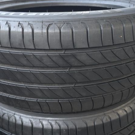 215​ 50​ 17​ Michelin Primacy​4​ ปี23
นุ่มเงียบสุดๆ ดอกหนาเต็มๆ​ ไม่ปะ​ พร้อมใช้อีกนาน​ ติดรถลงพื้น​ปลายปี​​ ชุด​4เส้น​ 5,400​ บาท  รูปที่ 2