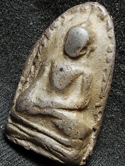 พระรอดลำพูนพิมพ์ต้อเนื้อเขียวแกร่งๆเลยครับ รูปที่ 7