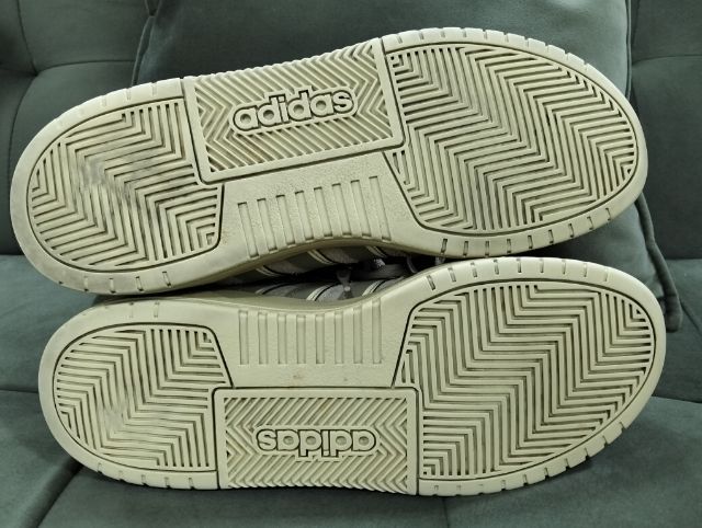 Adidas ลำลองมือสอง 43.5 ยาว27.5 วัสดุหนังกลับพื้นยางเต็ม ตำหนินวมส้นขาดจิ๊ดนึงตามภาพ ราคา 470 บาทรวมส่งเก็บเงินปลายทาง รูปที่ 4
