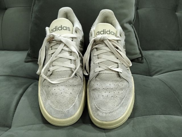 Adidas ลำลองมือสอง 43.5 ยาว27.5 วัสดุหนังกลับพื้นยางเต็ม ตำหนินวมส้นขาดจิ๊ดนึงตามภาพ ราคา 470 บาทรวมส่งเก็บเงินปลายทาง รูปที่ 3