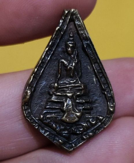 เหรียญหล่อหลวงพ่อวัดไร่ขิง