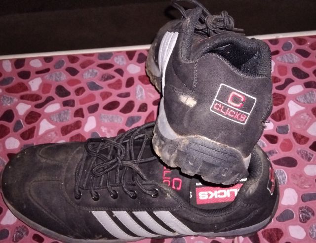 รองเท้ากีฬามือสอง รูปที่ 3