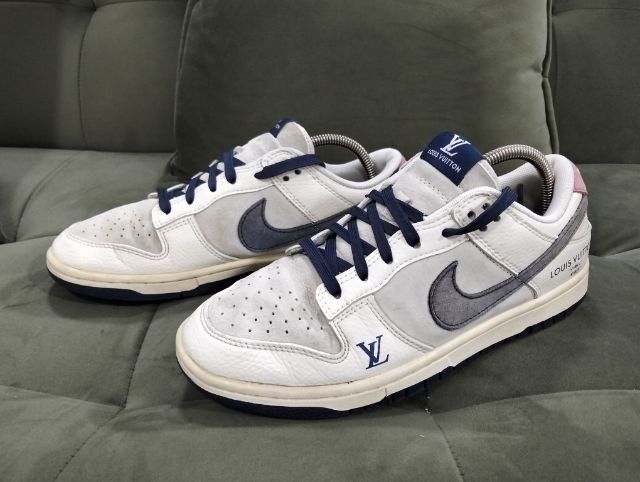 ขาว หนังแท้ รองเท้าหนังทั่วไป UK 8 | EU 42 | US 8.5 Nike รองเท้าไนกี้มือสองวัสดูหนัง size 42 ยาว 26.5 ซม. ราคา 370 บาทรวมส่งเก็บเงินปลายทาง