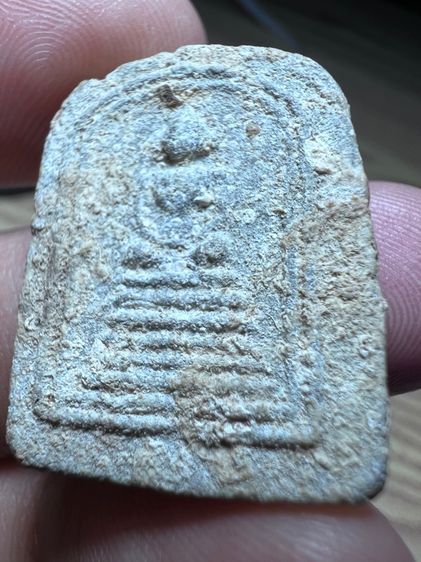 พระผงเก่ามีคราบกรุเก่าไม่ทราบที่ รูปที่ 2