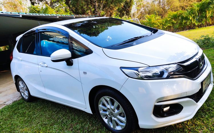 รถ Honda Jazz 1.5 V i-VTEC สี ขาว