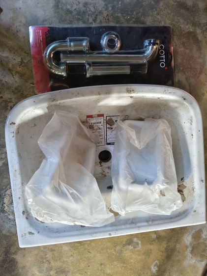 อ่างล้างหน้าแขวนผนังยี่ห้อ COTTO รุ่นC0141