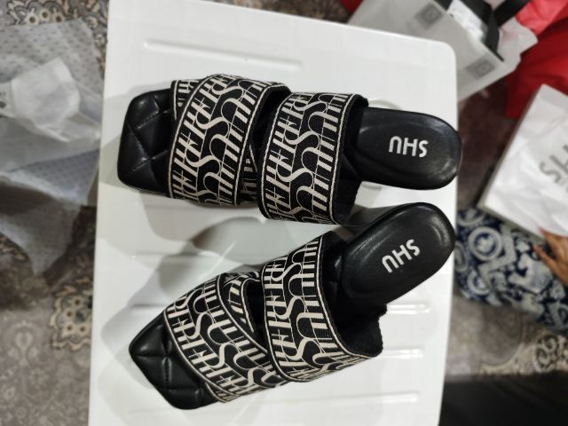 รองเท้า ชู จากช็อป ใส่ แค่ครั้งเดียว รูปที่ 6