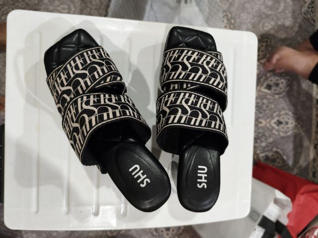 รองเท้า ชู จากช็อป ใส่ แค่ครั้งเดียว รูปที่ 8