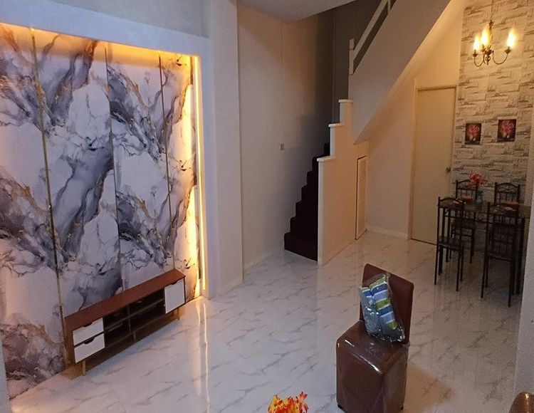 ตกแต่งครบ ขายหมู่บ้านหงส์ประยูร5นอน3ชั้นใกล้ถนนรัตนาธิเบศสถานีแยกบางพลู23 วา  รูปที่ 2