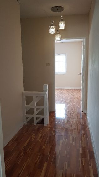 ตกแต่งครบ ขายหมู่บ้านหงส์ประยูร5นอน3ชั้นใกล้ถนนรัตนาธิเบศสถานีแยกบางพลู23 วา  รูปที่ 3