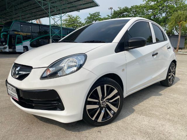 Honda Brio 2015 1.2 V Sedan เบนซิน ไม่ติดแก๊ส เกียร์อัตโนมัติ ขาว รูปที่ 2