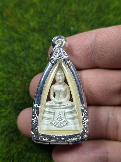 พระหลวงพ่อโสธรรุ่นกรมตำรวจเนื้อสีเงินเก่าๆ