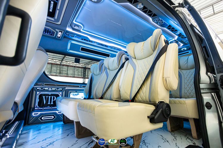 Toyota Commuter 2021 2.8 Van ดีเซล ไม่ติดแก๊ส เกียร์อัตโนมัติ เทา