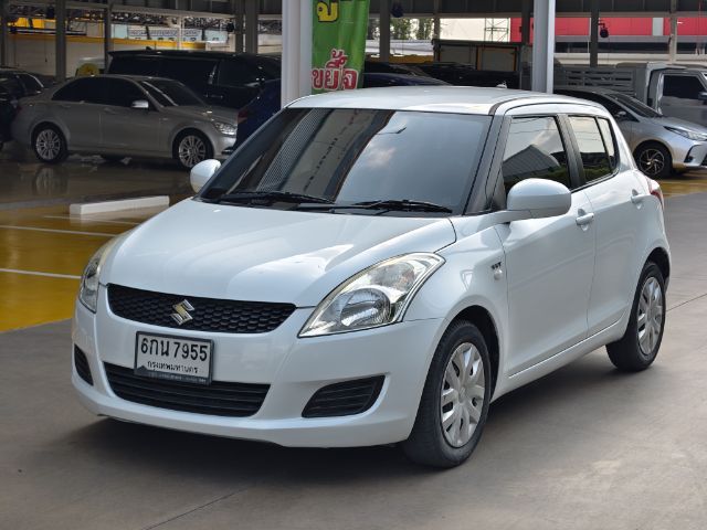 รถ Suzuki Swift 1.2 GL สี ขาว