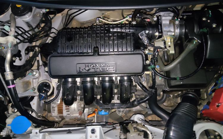 Honda Jazz 2018 1.5 V i-VTEC Sedan เบนซิน เกียร์อัตโนมัติ ขาว รูปที่ 2