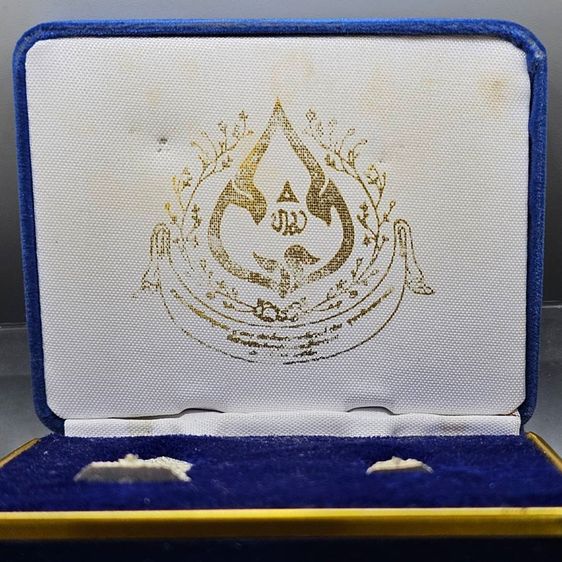 พระกริ่งนิรันตราย - พระชัยนิรันตราย เนื้อเงิน ฉลองสิริอายุครบ 96 ปี (๘ รอบ) วัดราชประดิษฐสถิตมหาสีมาราม ปี2543 พร้อมกล่อง รูปที่ 2