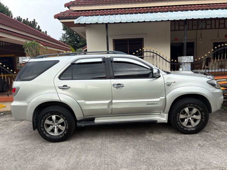 Toyota Fortuner 2008 3.0 V 4WD Utility-car ดีเซล ไม่ติดแก๊ส เกียร์อัตโนมัติ บรอนซ์เงิน รูปที่ 2