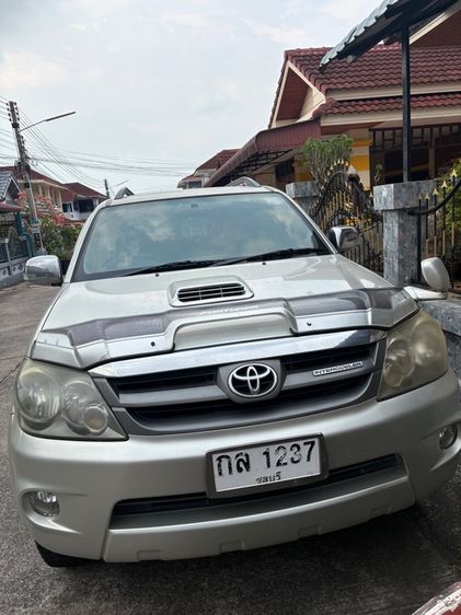 รถ Toyota Fortuner 3.0 V 4WD สี บรอนซ์เงิน