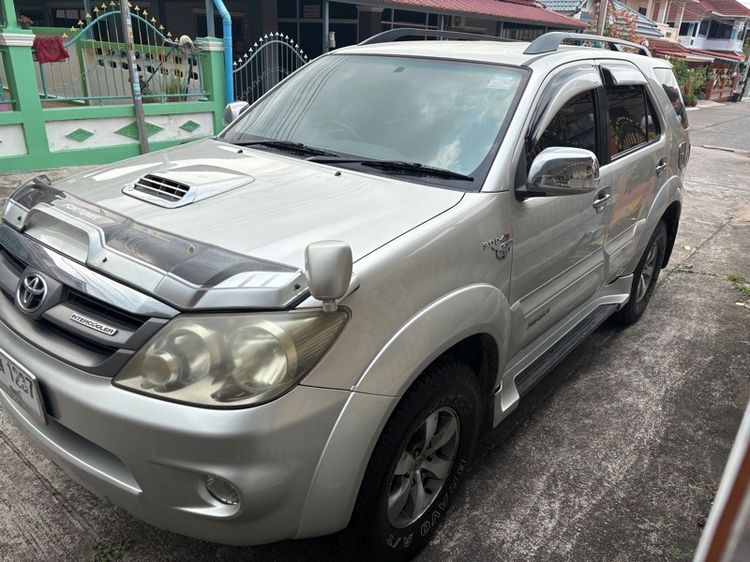 Toyota Fortuner 2008 3.0 V 4WD Utility-car ดีเซล ไม่ติดแก๊ส เกียร์อัตโนมัติ บรอนซ์เงิน รูปที่ 3
