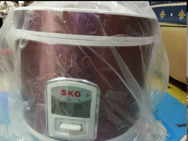 หม้อหุงข้าวSKG 1.8ลิตร พร้อมของแถม รูปที่ 4