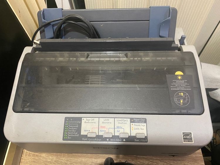 พริ้นเตอร์แบบจุด เครื่องพิมพ์นี้คือ Epson LQ-310 ซึ่งเป็นเครื่องพิมพ์แบบดอทเมทริกซ์