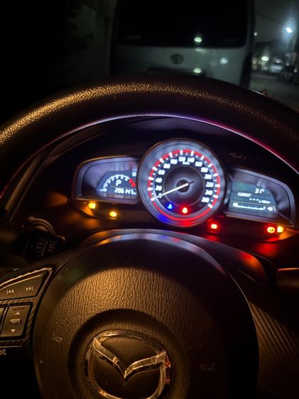 รถ Mazda Mazda3 2.0 E สี ขาว