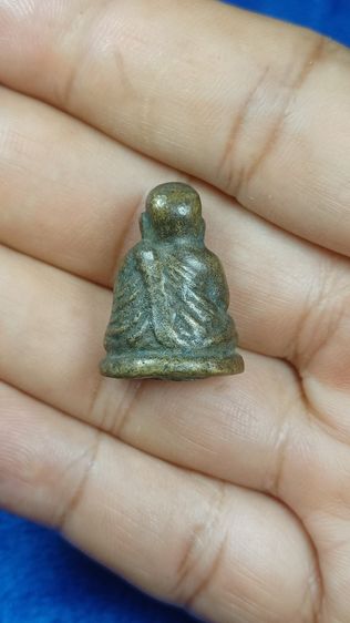 พระรูปหล่อ หลวงพ่อเงินปืนแตก พ.ศ.2528 พิมพ์นิยมเล็กพรุน รูปที่ 2