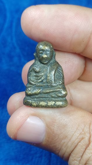 พระรูปหล่อ หลวงพ่อเงินปืนแตก พ.ศ.2528 พิมพ์เศียรกลมเล็ก