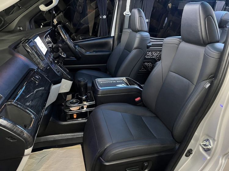 Toyota Commuter 2025 2.8 High Roof Van ดีเซล ไม่ติดแก๊ส เกียร์อัตโนมัติ บรอนซ์เงิน รูปที่ 4