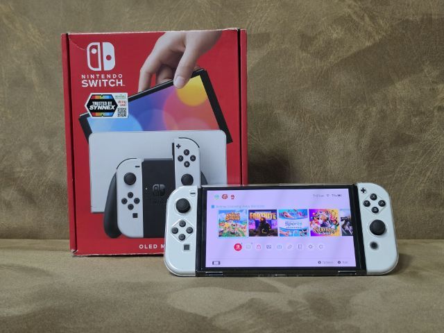 เกมส์นินเทนโด และอุปกรณ์ เชื่อมต่อไร้สายได้ Nintendo Switch OLED 256gb แปลง 2 ระบบ อุปกรณ์ครบยกกล่อง