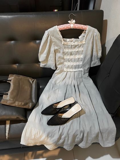 ชุดเดรสแฟชั่นมือสอง